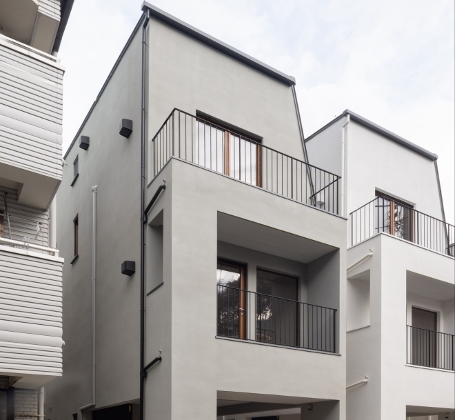 100 下馬連棟の家